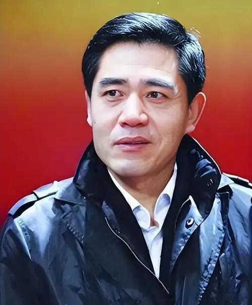 主持人曾问陈宝国：“你拍戏那么赚钱，能不能借我点钱花。”而陈宝国的话却引得全场