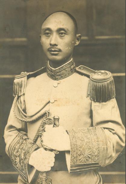 1939年，蒋介石送他当炮灰，企图借日军之手除掉他，谁知，他却带着川军在湖北大洪