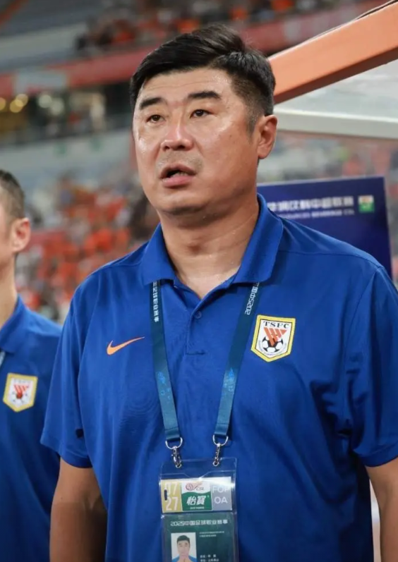 山东泰山队真的要换帅了吗？最近媒体爆料，泰山俱乐部已经收到20多份主帅的简历。