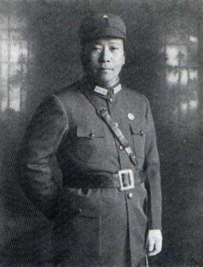 1947年除夕，重庆的一座监狱里，特务们将杨虎城的夫人谢葆真牢牢捆住，脱下她的裤