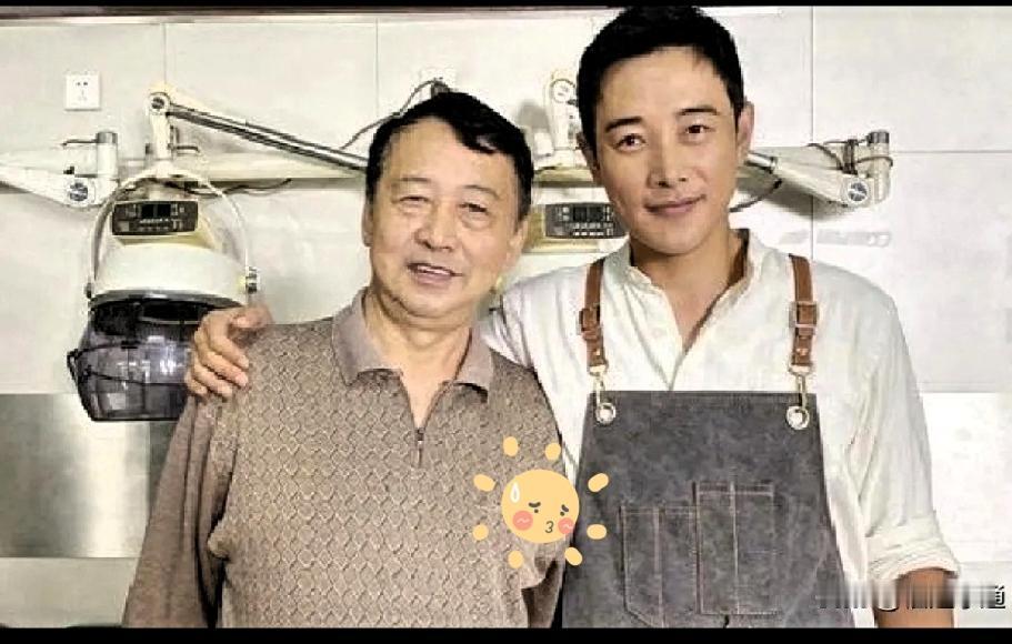 罗晋父亲70岁离世！65岁才领社保戳中千万家庭罗晋父亲离世的消息太揪心