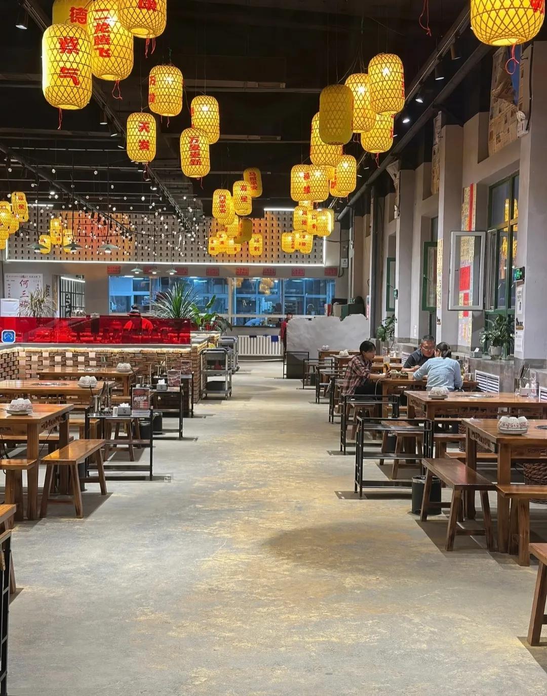 黄金暴涨的副作用，已经遍布到各行各业了！我舅舅在万达开火锅店4年了，2024