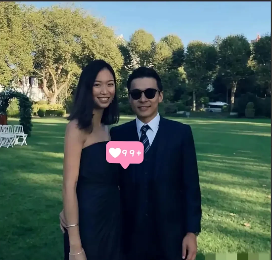 36岁霍启仁终于结婚了，可是他却笑不出来，因为他的婚礼办得极其低调，根本就没