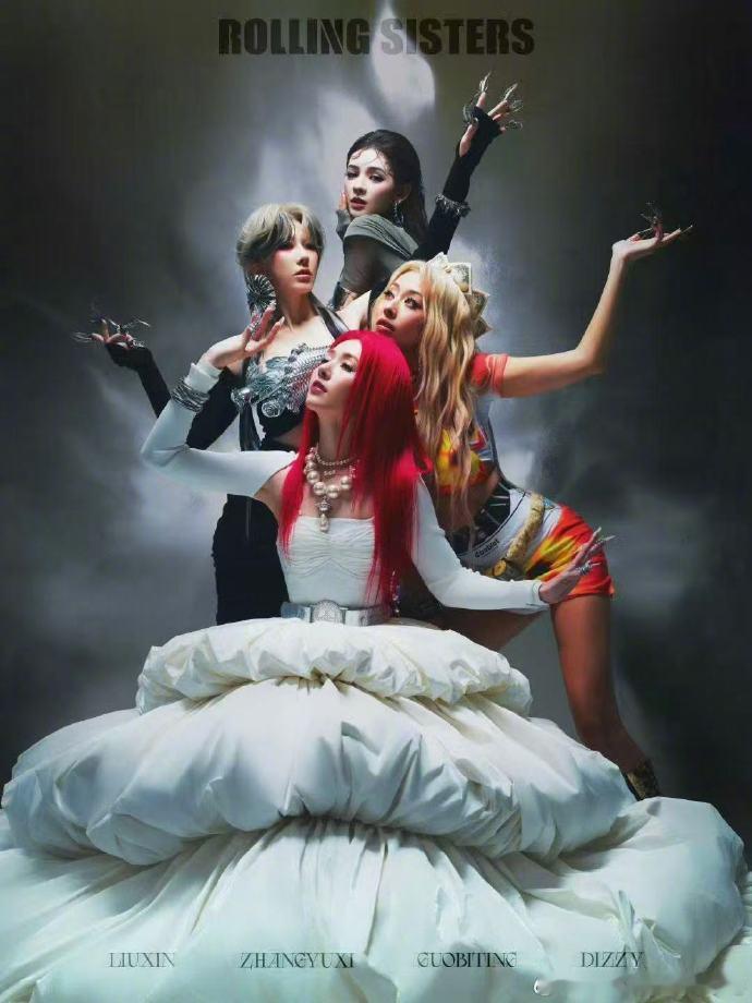郭碧婷是被向佐传染了吗？向佐给太太宣传女团照，这画风美女也扛不住啊......