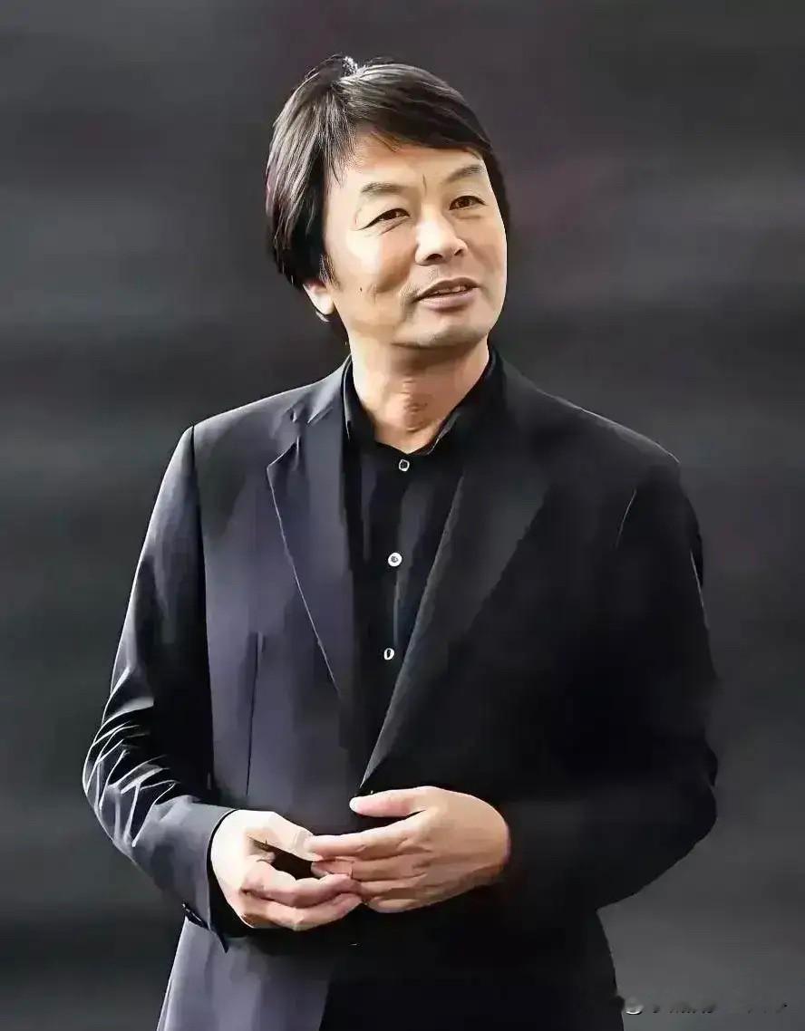 刘震云说：“世上最危险的关系，就是夫妻关系；至亲至疏是夫妻。爱时亲密无...