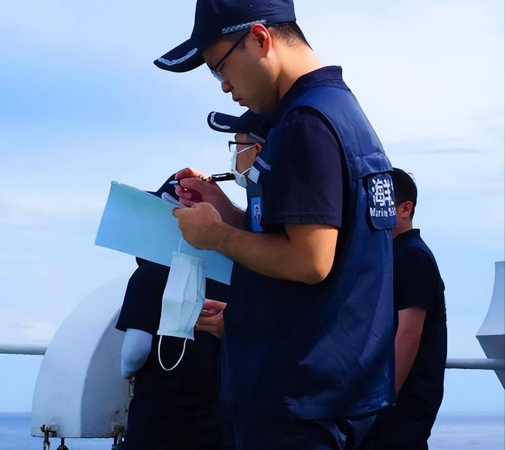局势大变！黄岩岛管控规则全面改写，博弈剧本彻底反转最近南海传来一个关键性变
