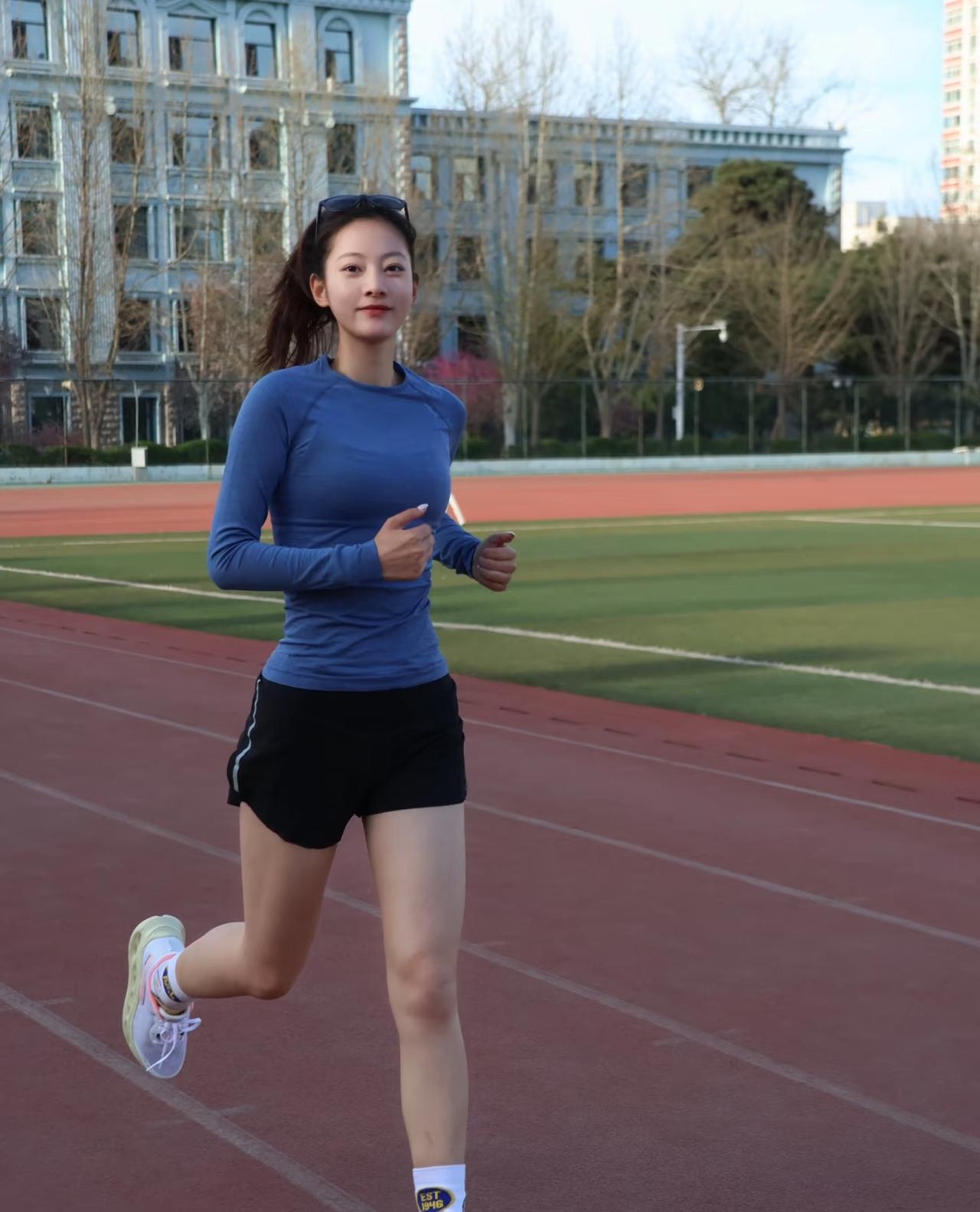 坚持跑步5公里，没有跑过的真的很难。很多人会认为5公里太轻松