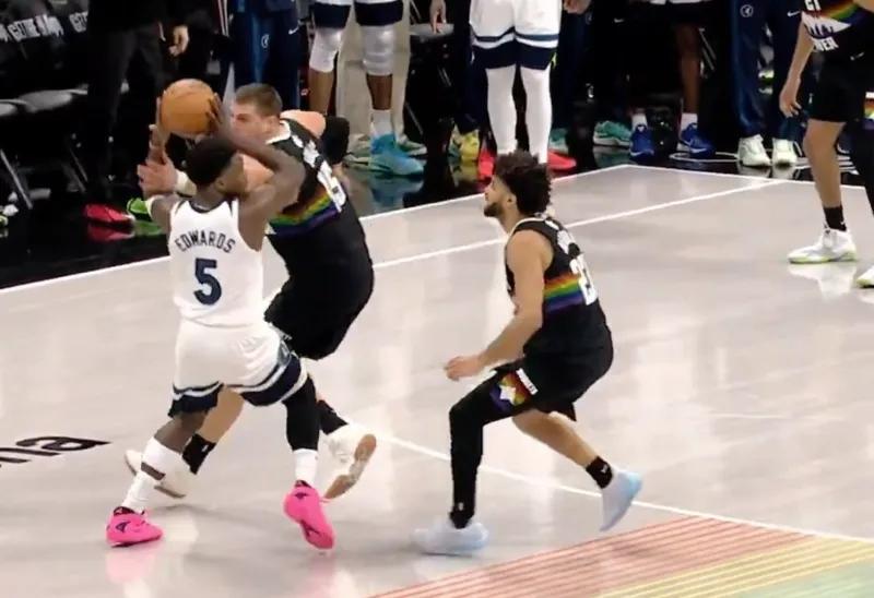 掘金VS森林狼裁判报告：1次漏判，漏吹约基奇对华子犯规，掘金获利1次。这个