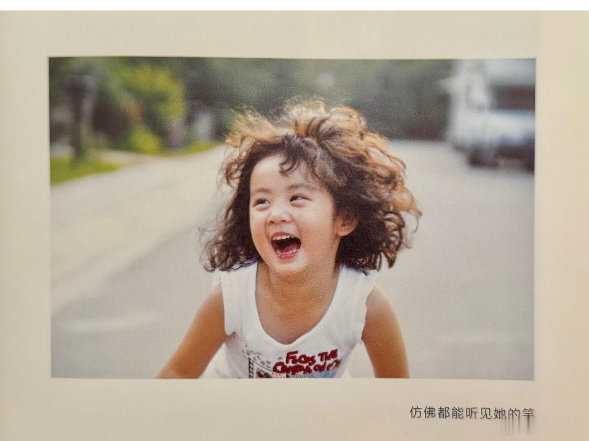 黄多多晒与弟弟妹妹合影褪去年少稚气的黄多多，气质愈发清冷沉静，这次和弟弟妹妹的同