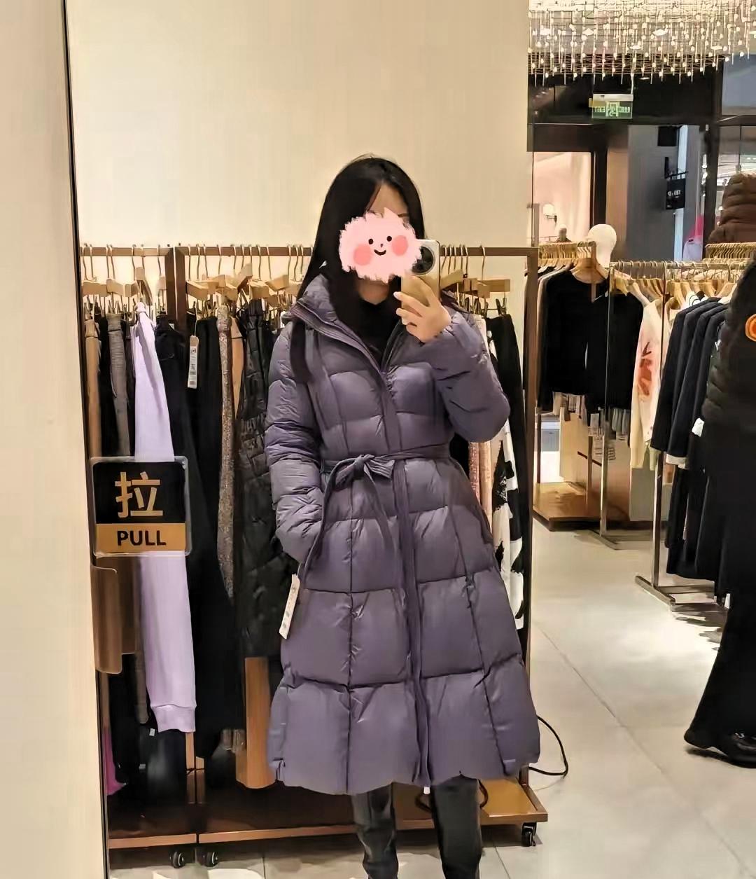 一顾客在商场试穿羽绒服，被店员一句“你穿了也买不起”当场怼懵。顾客没有转身离