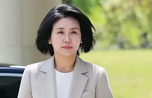 金慧景看上去非常地朴实无华，与普通的人没有多大的区别。这时候他怎么也想不到他能成