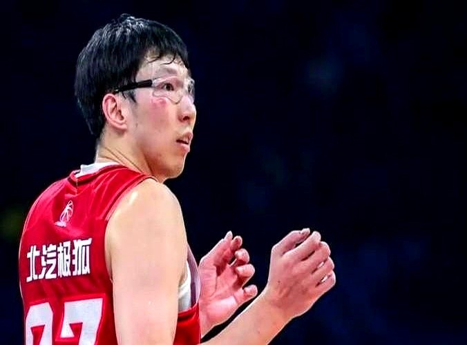 周琦、赵睿、张镇麟都没进名单。郭士强这次选人，直接把人情世故撇到了一边。老伤号们身体达不到高强度要求