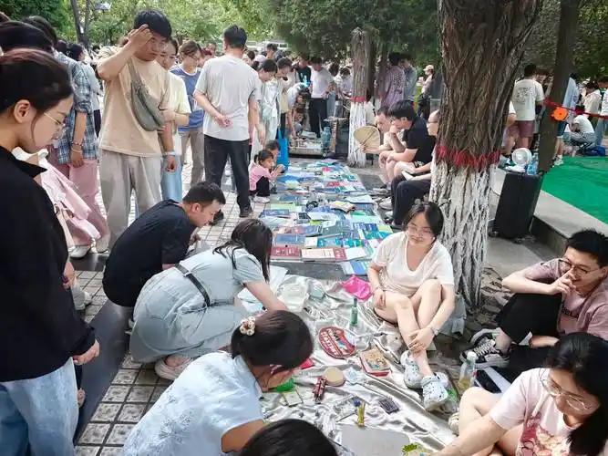 西安高校干了件让全网点赞的事！毕业季收了3000多件，毕业生留下的生活用品，