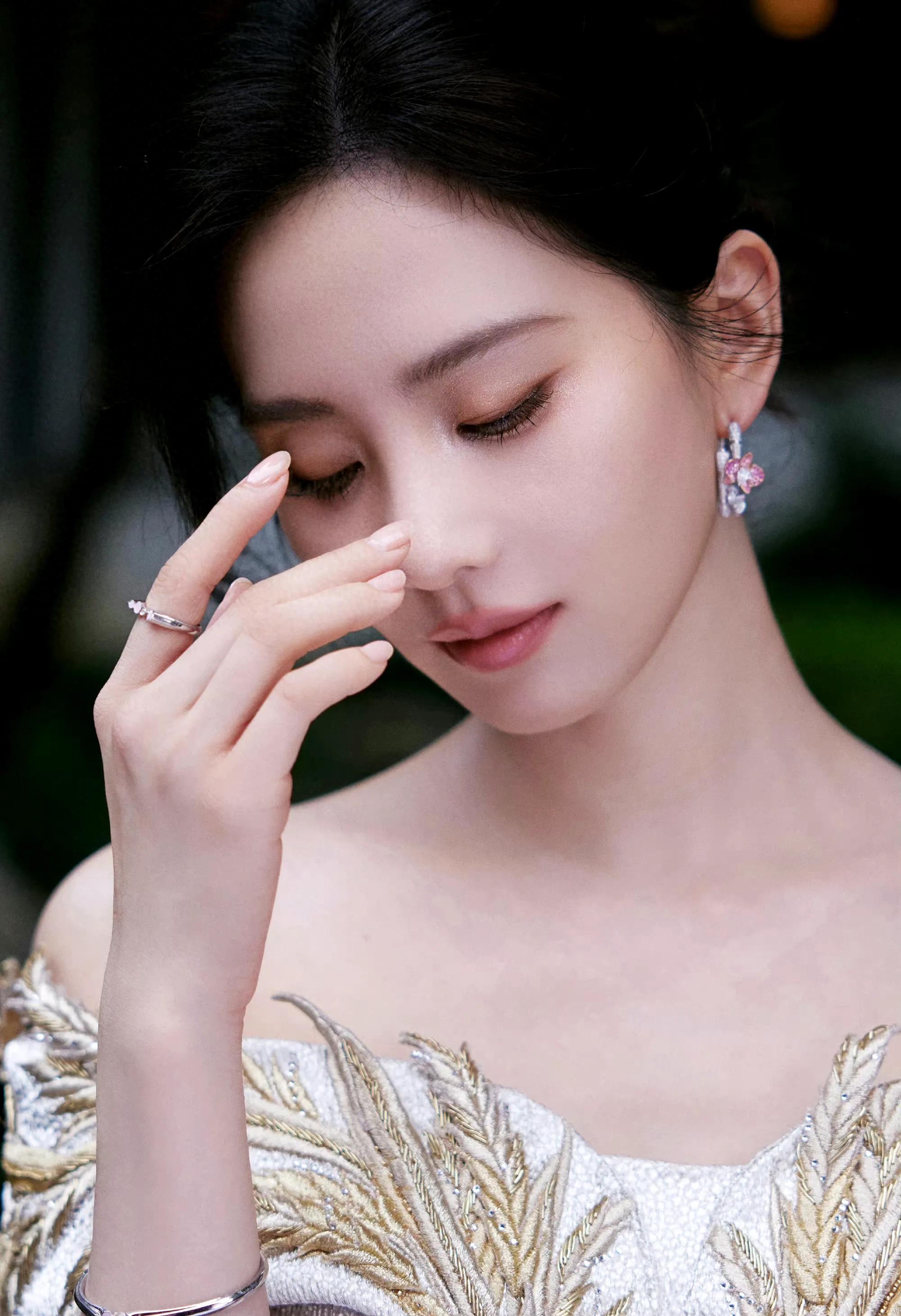 刘诗诗温婉清雅造型：美人如画