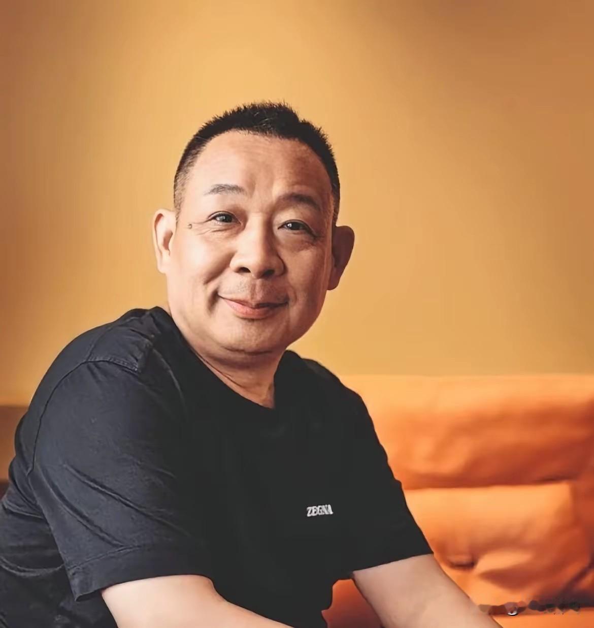 自从于东来参加了中央经济座谈会，曾经骂他的某大网红的粉丝阿姨们再也不敢说一句话了