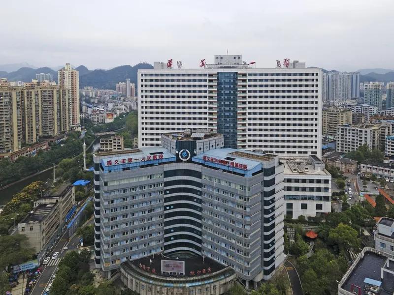 还有三年退休，已经评上副高职称，但因为没有岗位，我大概率应该在8档上退休了。即