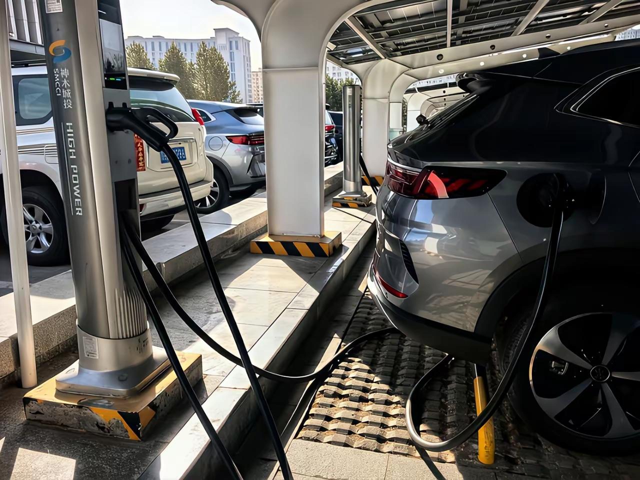 油价飙到100美元一桶，别慌，中国早就备好了三张