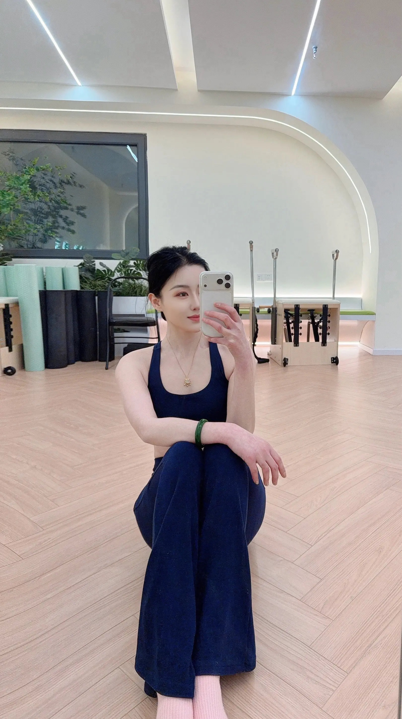 美好的一天从清晨开始，不荒废时光，不辜负风景，打卡瑜伽练习缺少的不是理...