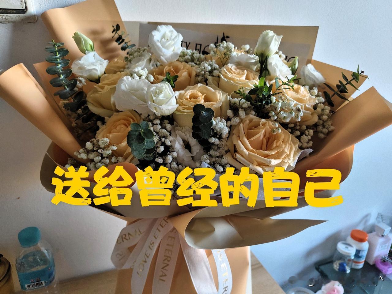我人生的第一份工资，是在同学家开的串店穿串，跟闺蜜一起去的，两个人干了一天挣了1