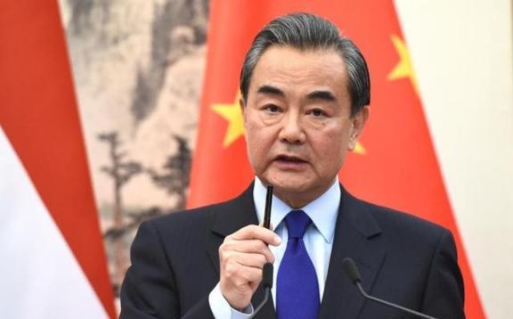 中方准备迎战，美逼中国缴罚金，开口价就是1750亿，王毅反将一军！美国这回是真不