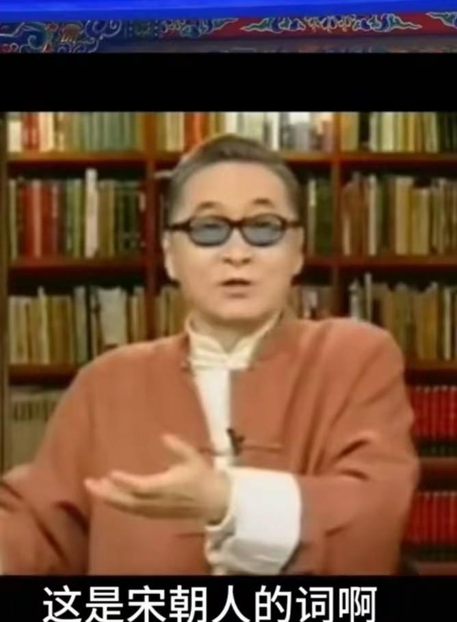 李敖谈琼瑶，那是100个看不上眼。先说她的书名，为什么都是那么美？那是因为她抄袭