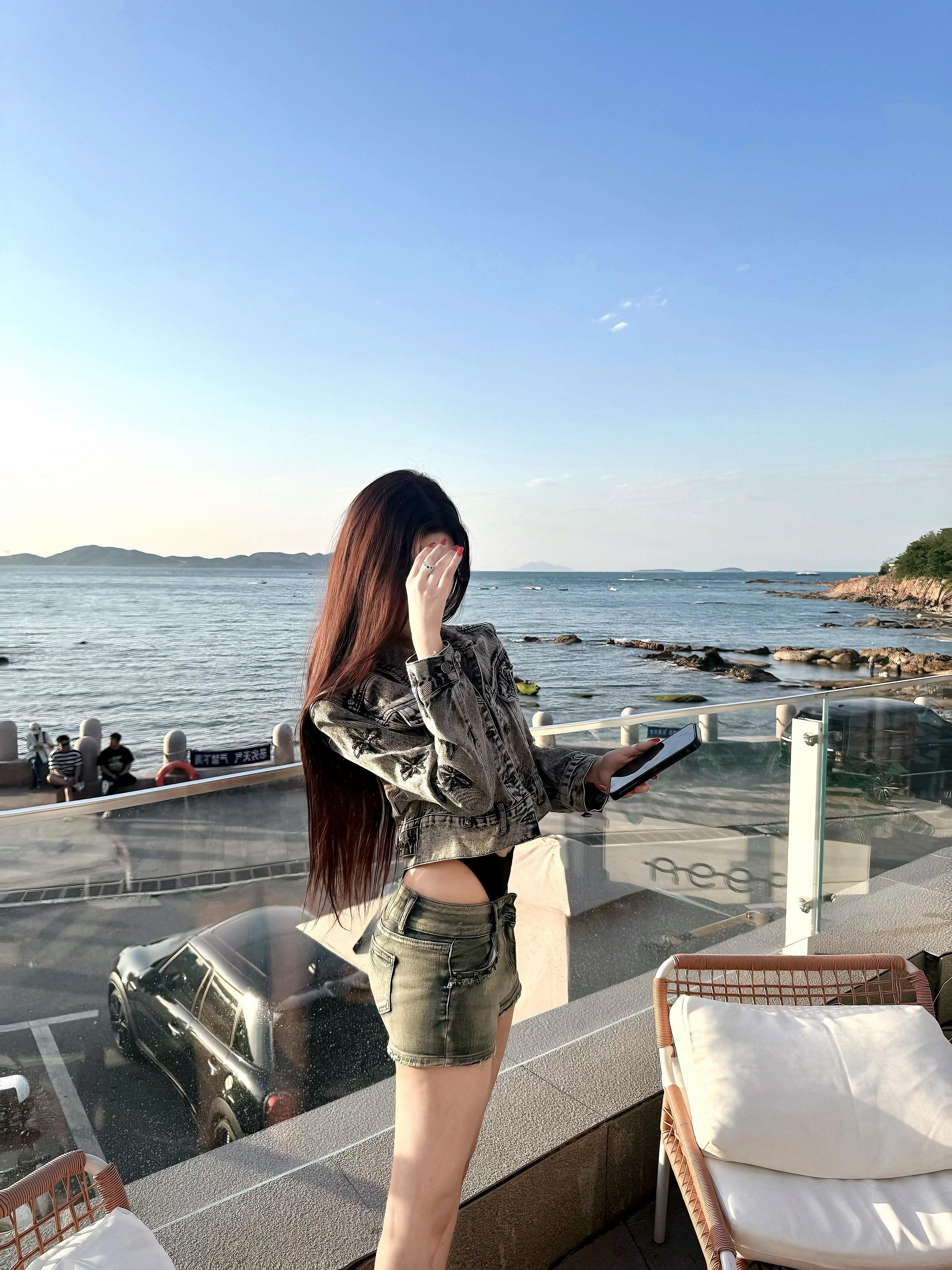 我坐在这里 就已经为这场约会买单了