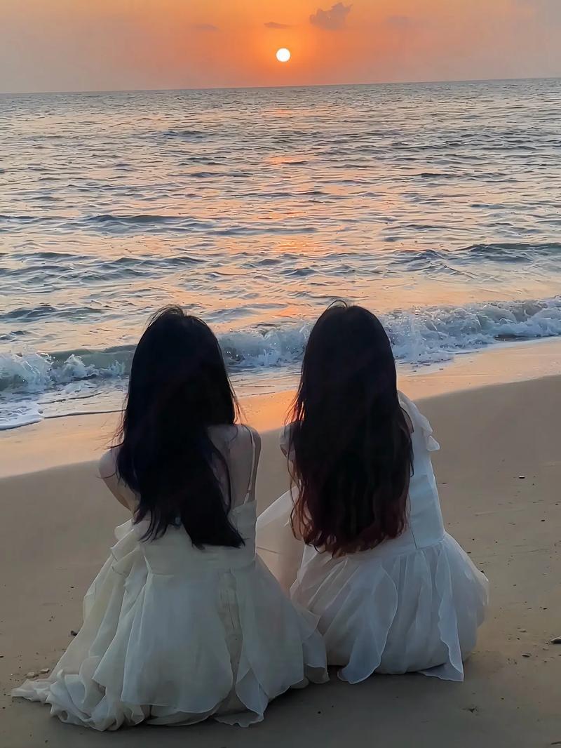 安徽芜湖，女子和闺蜜入住酒店叙旧，聊到很晚两人都困了，就各自睡觉。第二天女子起床