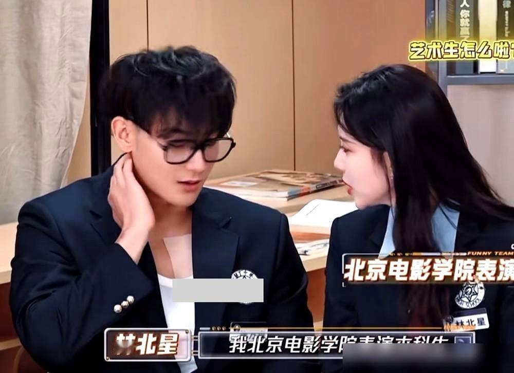 看孟子义怼黄子韬，我怎么咂摸出了一丝熟悉的亲切感。就像我身边那个有点傻、又特爱