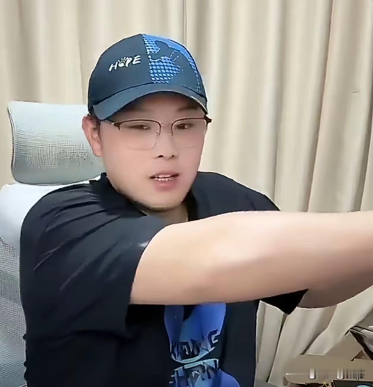 致远老师说现在挺乱的，很多人就盼着中国队输球，每次大赛前都是这样，伦敦世乒赛是