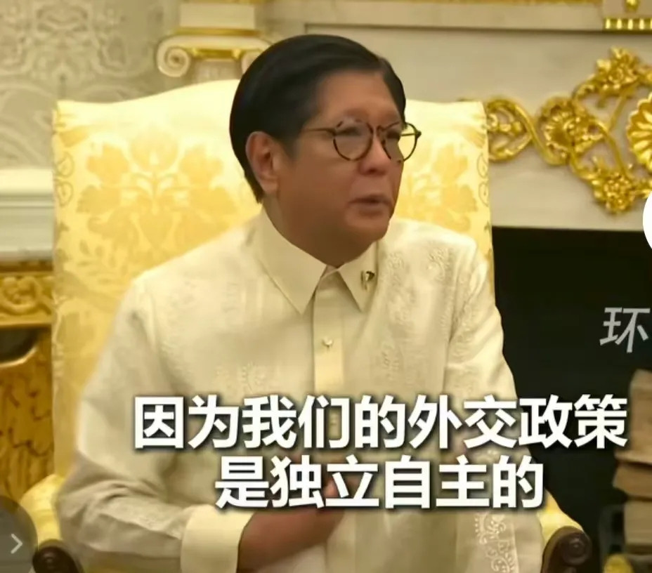 小马科斯在面对记者提问时被特朗普当面打脸。记者问他如何平衡美国和中国的关系，小马