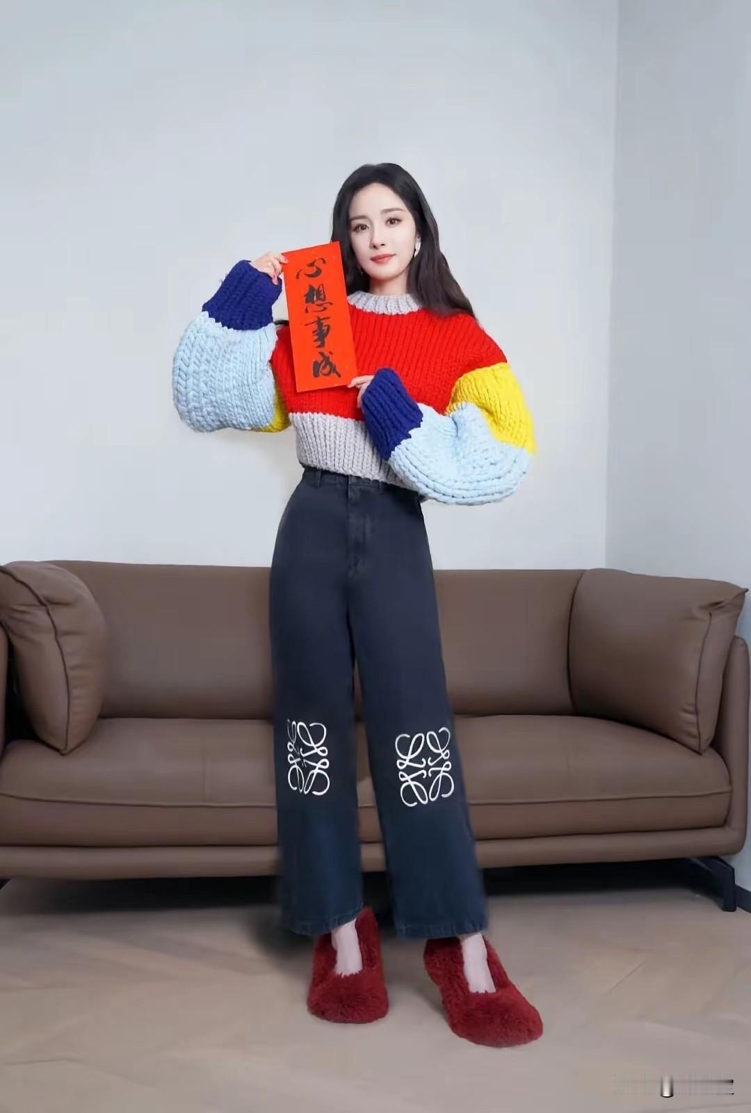 杨幂：奢侈品不骗穷人！你嫌它丑它嫌你穷[捂脸哭]我一般是很认同明星穿搭的