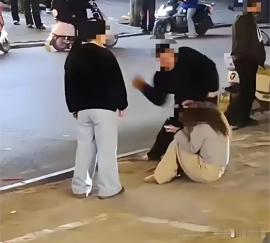 平顶山这件事，真的越看越气，越想越堵得慌！这一打，把全家人的命运都打进去了！