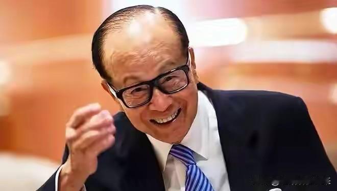 李嘉诚又一次大撤退，这出戏，每隔几年就要上演一次，但今年的剧本，和以往都不一样