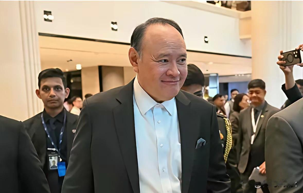 彻底断联！菲律宾"斩断"中菲军方最后纽带，总统表态要长期反华。危险信号已经摆