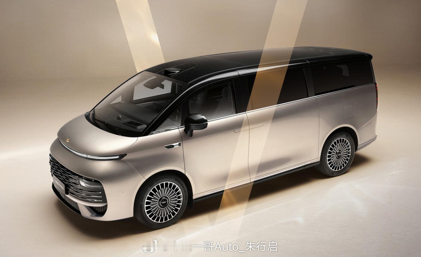 11月18日，吉利银河正式发布全新吉利银河V900的官图，新车定位为中大型MPV