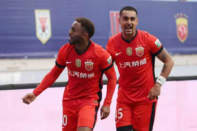 爆冷！铜梁龙2-1客场掀翻卫冕冠军海港北京时间4月21日20:00，中超第7轮焦