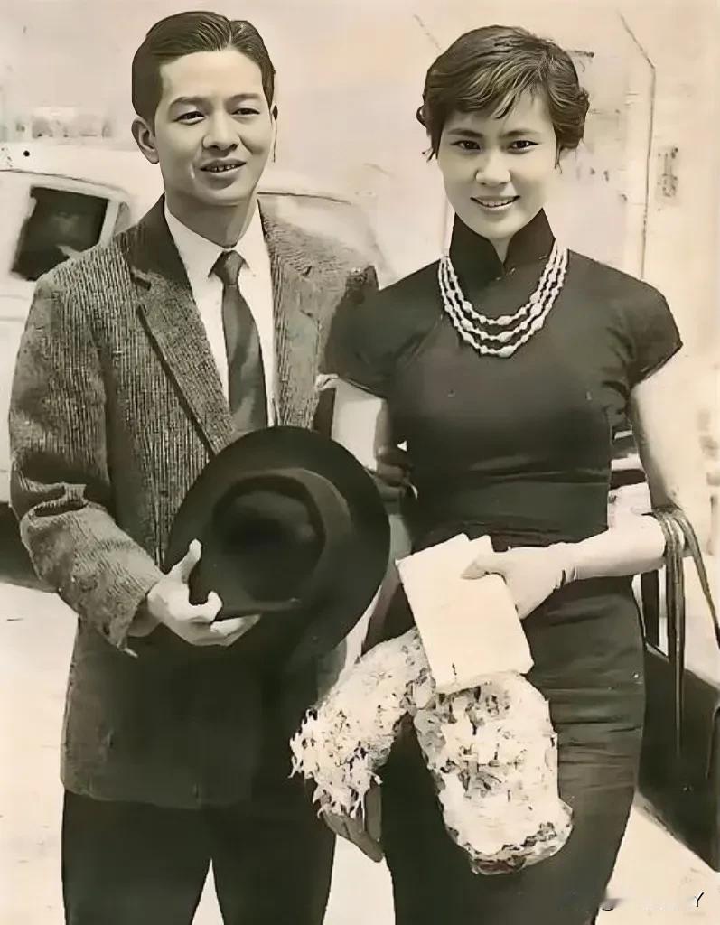 一张老照片，拍摄于上世纪60年代初，大家看看穿着旗袍气质优雅的这位女士是谁？原来