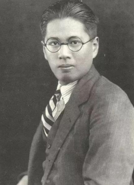 1927年，27岁的盛爱颐得知初恋宋子文闪婚，大病一场。几年后，宋子文邀请盛爱颐