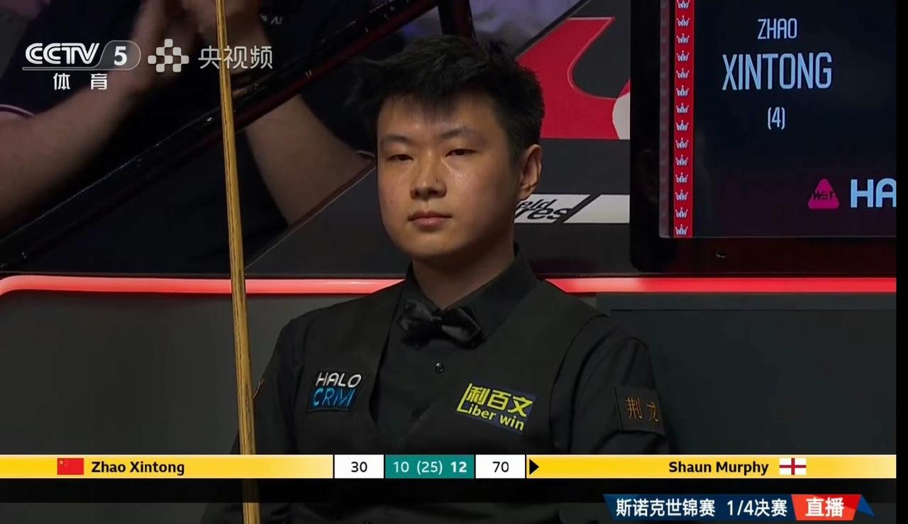 卫冕失利后，赵心童的眼神尽是疲惫、满是不甘，令人意味深长！这届斯诺克世锦赛，超