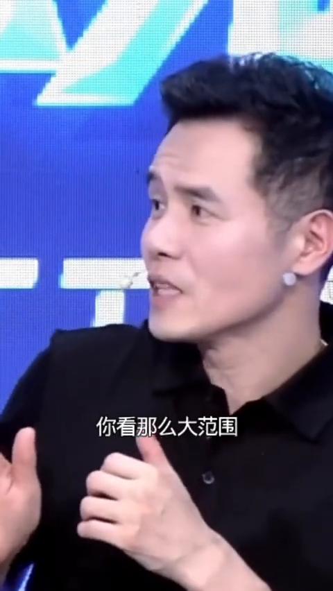 刘国正分析向鹏对阵张本智和。对于向鹏来说，第一轮的胜利是否也会帮助他去积累一些