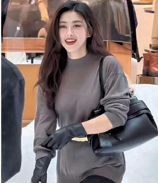 朱珠在澳门被偶遇，41岁那状态简直绝了，羡慕了​​​