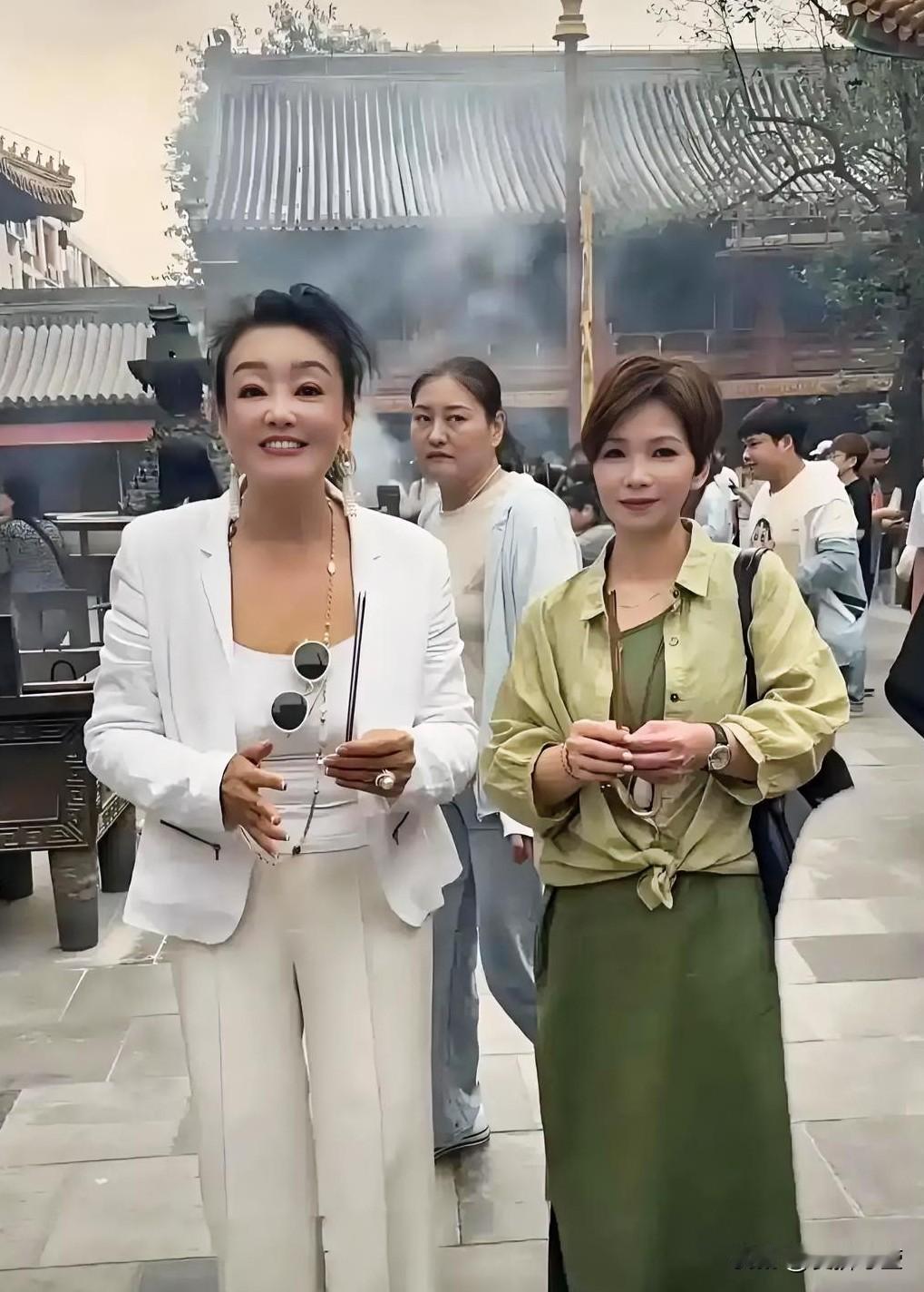 张兰说出心里话：要我放下这摊子事，去照顾汪小菲一家子，我做不到！她说亲家