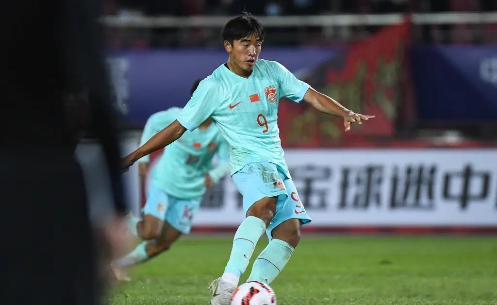 32比1！日本球员五大联赛屠榜，中国终于等来武磊后第一人🔥32人。五大联赛。全