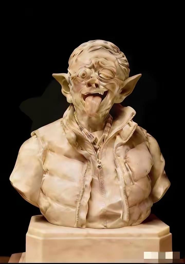 田世信老师的泥人艺术风格被网友复刻成泥像致敬，不料却惹来田家不满，还以“丑化形象