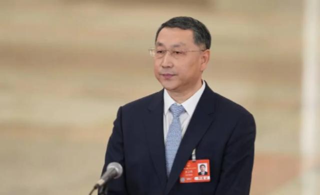 这个调动，太有意思了！从自然资源部长平调省委书记，级别没动，但整个重量完全不一样