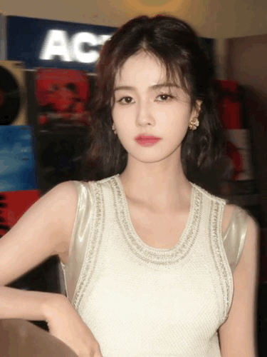 白鹿的美，是让人敢靠近的美，是邻居家小妹妹似的美！白鹿造型图片白鹿