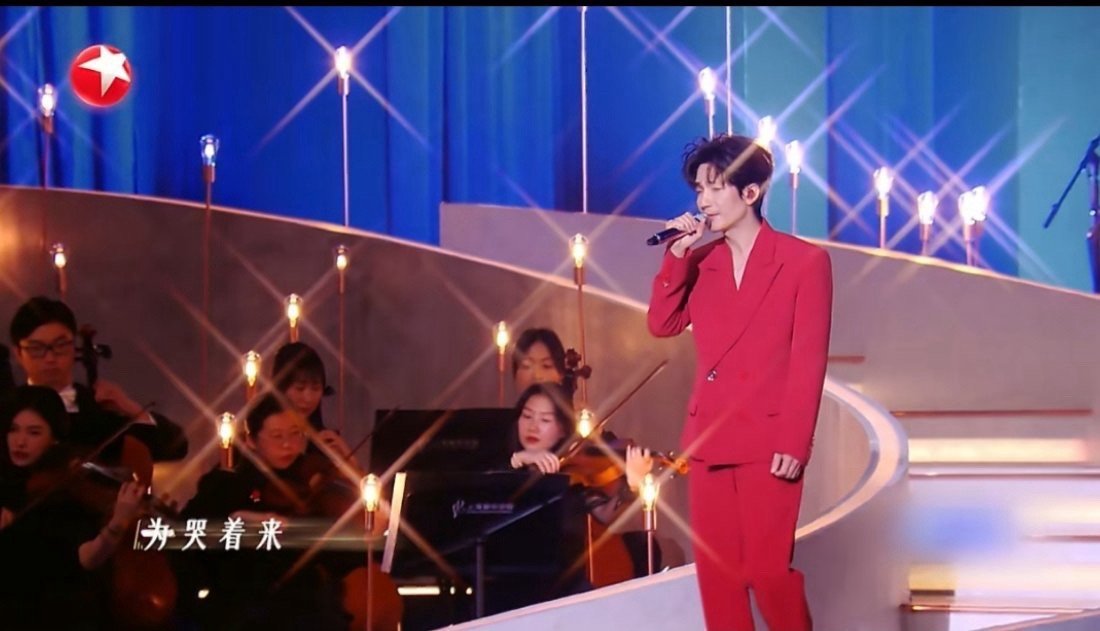 陈楚生获奖之作故事感拉满谁敢不带纸巾听陈楚生唱歌！《获奖之作》那几句高音出来，