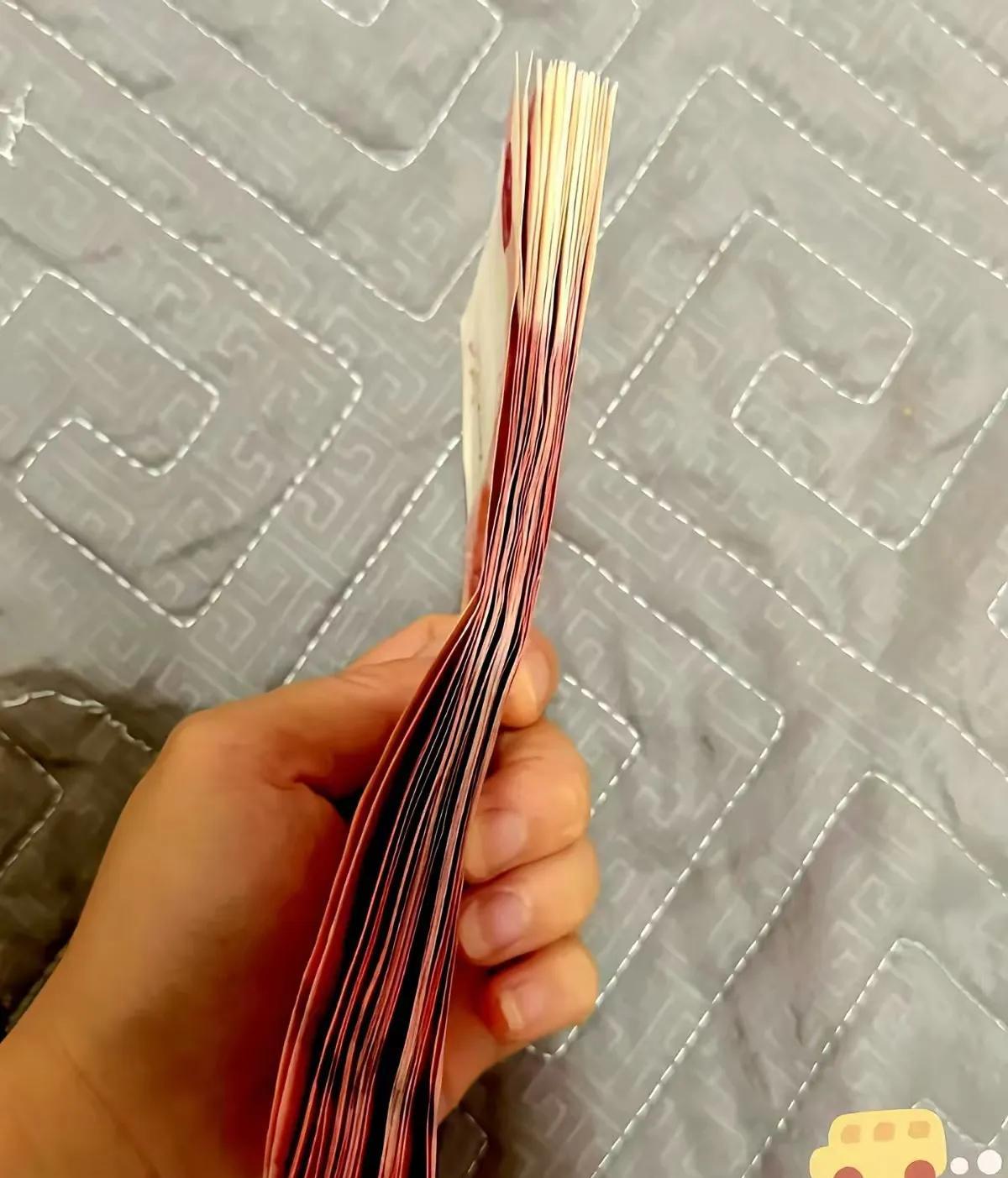 女儿失业了，女婿的工资也不高，失业怎么了？又不是天塌了，出去找工作呗！只要放下面