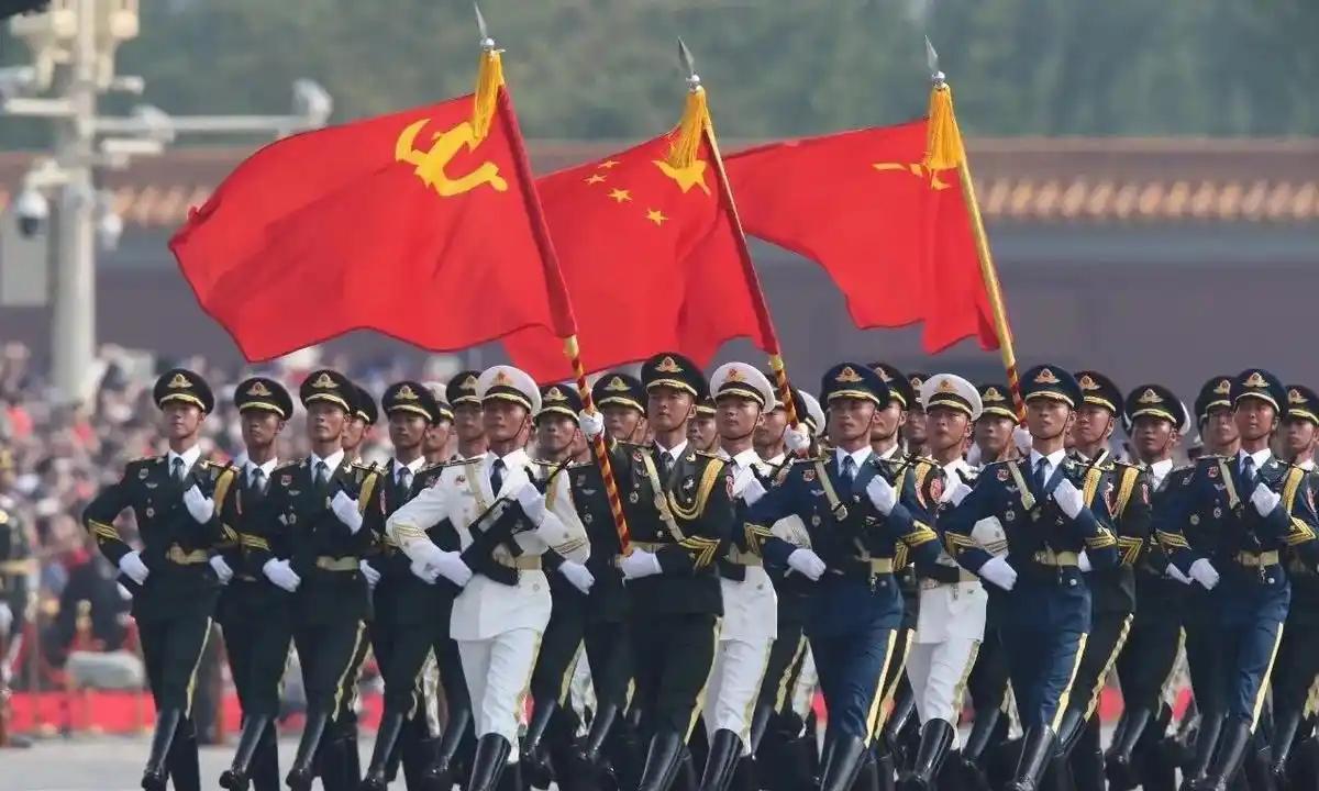 🌞中国实力如此强大，为什么却连一个盟友都没有？当美国拉着32国海军在南海演