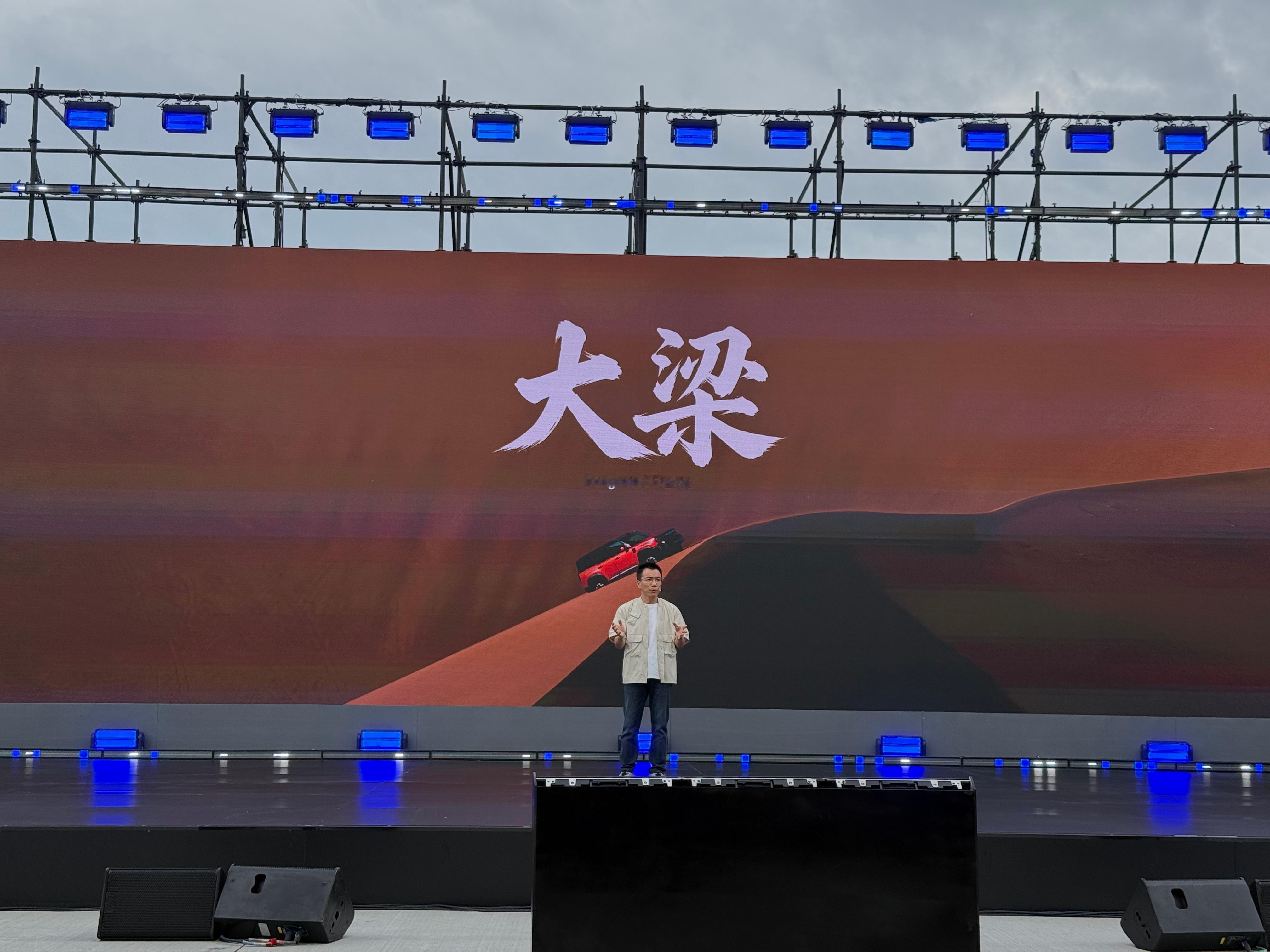 吉利AI新能源越野技术雷神EM-T全球首发！自然落到了吉利银河战舰700身上，系